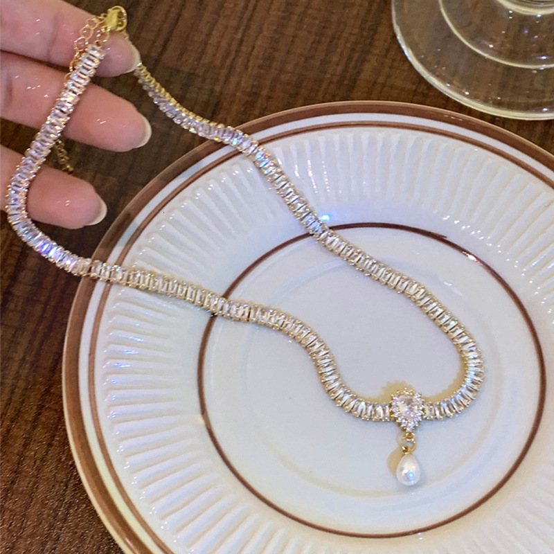 Designer luxury French Hepburn Style Zircon Necklace Light Luxury Niche High-end Design Sense Water Drop Pearl Clavicle Chain Celebrity Choker