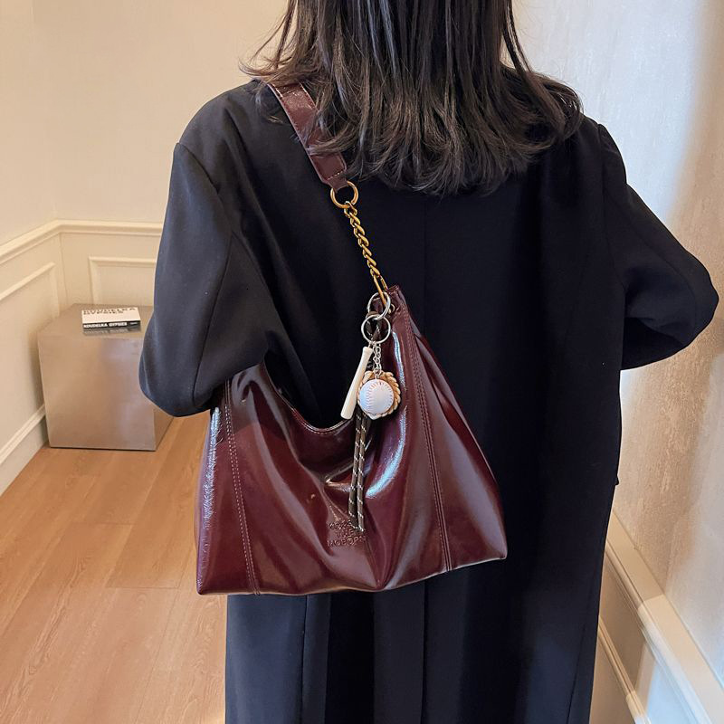 High-End Wedding Red for Women 2025 New Light Luxury Niche Large Capacity Commuter Tote Bag