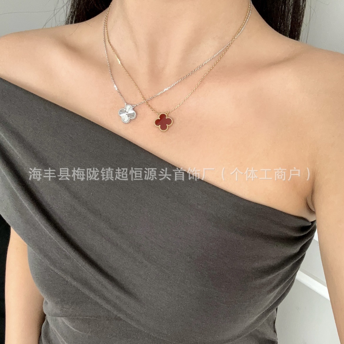 Designer luxury High-end V-gold precision CNC carved 18k rose gold necklace with black and red agate, white mother-of-pearl, and 925 silver plated clo