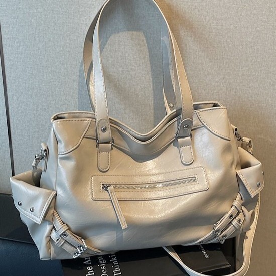 2026 New Women's Luxury Handbag Spring/Summer New Rivet Motorcycle Bag Large Capacity Diagonal Shoulder Bag Single Shoulder Bag Designer Bag
