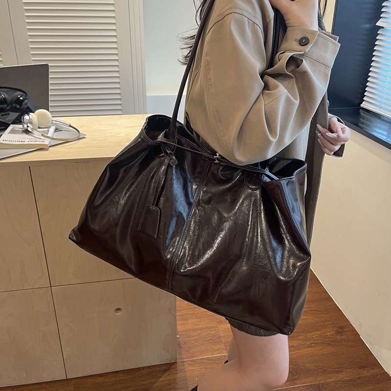2026 New High end Large Capacity Women's Handbag, New Multi functional Commuter Crossbody Bag, Popular Shoulder Bag, Designer Bag