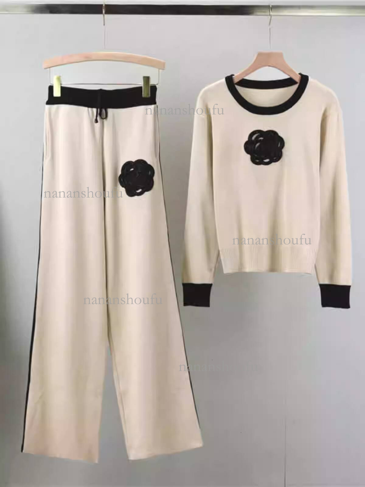 2026 Designer Sports Suit Luxury Brand Classic Camellia Knitted Long Sleeved T-shirt Casual Simple Wide Leg Pants Two-piece Set Fashionable Y2K Women&