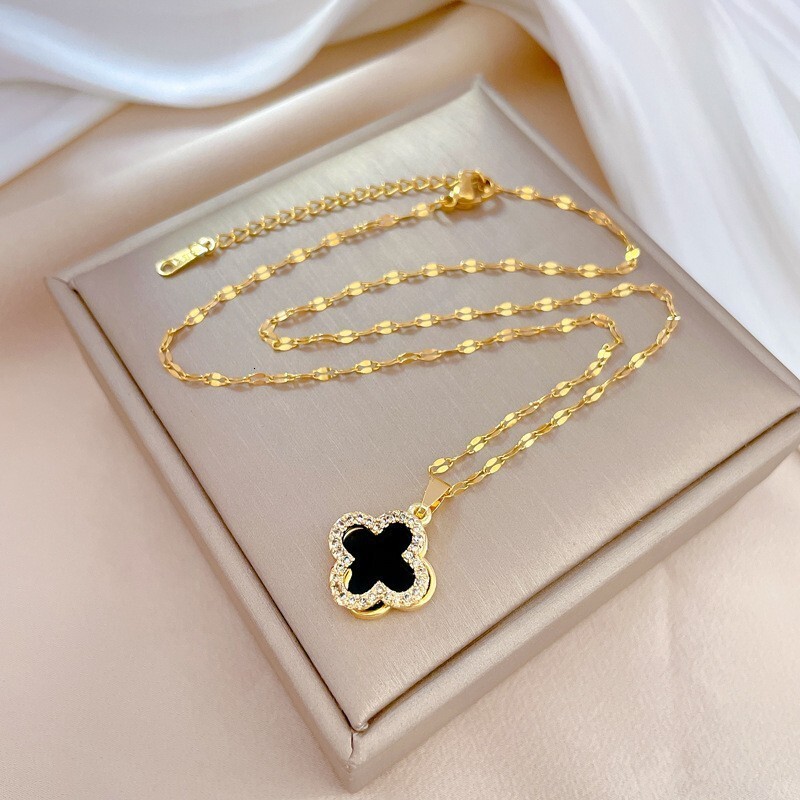 Designer Luxurious Double-sided Four-leaf Clover Necklace For Women, Exuding Elegant And Sophisticated Charm. Shell Collar Necklace For Ladies.