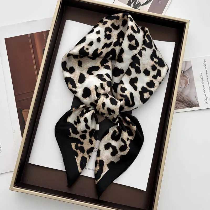 Luxury Leopard Print Fem Satin Neck Scarf Square Hair Scarves Foard Band Shawls Wraps Neckerchief Bandana Wen 70cm X260328