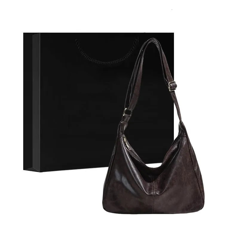 New Retro Versatile Shoulder Crossbody Fashionable Large Capacity Commuter Casual Tote Bag