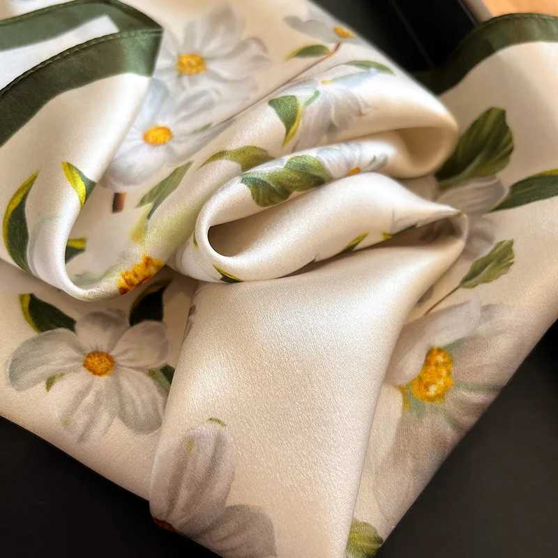 1pcs 70cm Lily Flower Pattern Silk Scarf Women Simulated Silk Fresh and Fashionable Versatile Headwear Clothing and Square Scarf Z260330