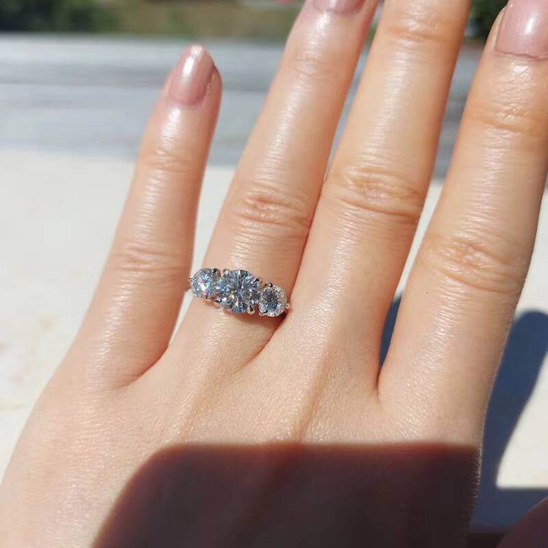 D VVS1 Moissanite Gold Filled Unisex Bridal Anniversary Gift Claw Setting Round Three Stone Engagement Ring for Men and Women