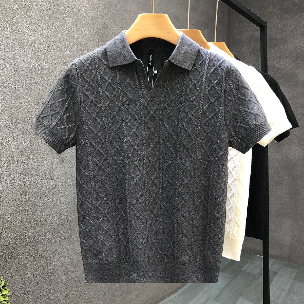 Designer T-shirt New Short-sleeved Knitted Men's Shirt Fashion Textured Polo Shirt Front Lapel Collar V-neck Tight Fit Style Business Luxury