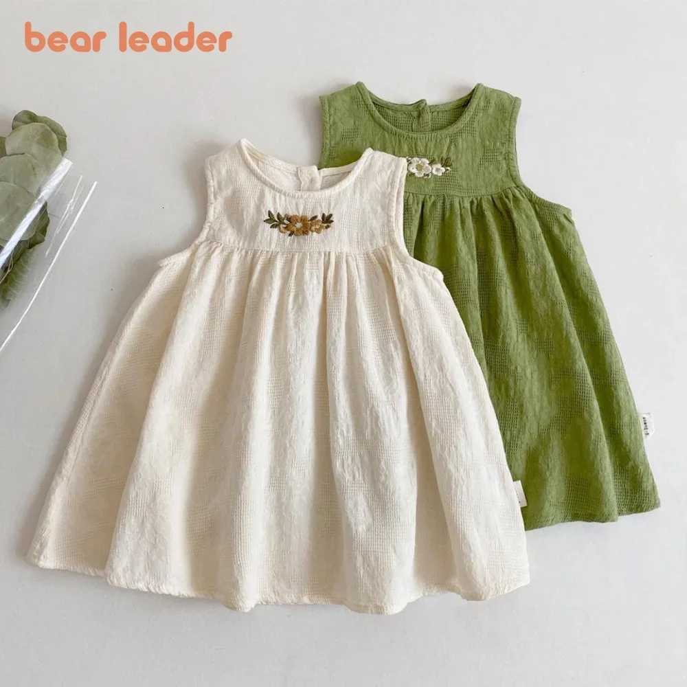 Bear Leader Korean Version Plain Color Girls Casual Dresses Summer Flower Embroidered Sleeveless Vest Dress Childrens ClothingT260330