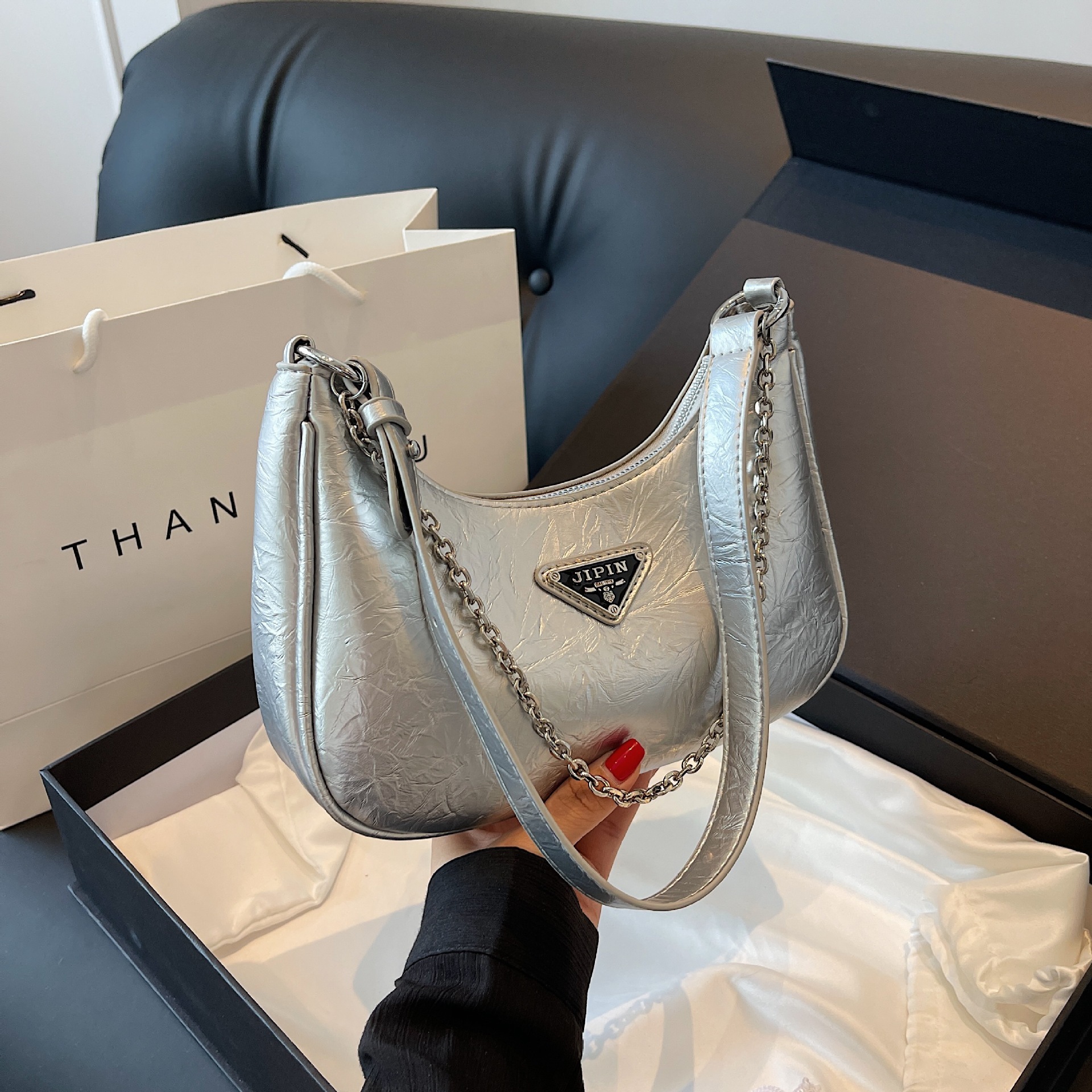 2026 New Model High-End Fashionable Niche Design Women's Popular Versatile Crossbody Single Shoulder Underarm Bag