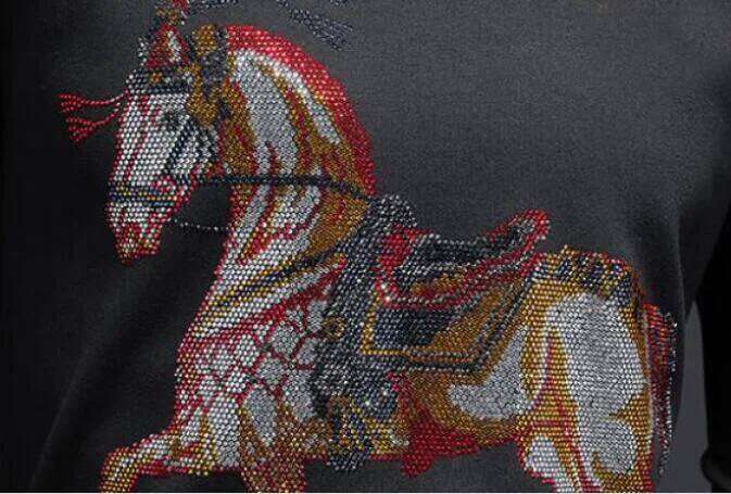 Summer O Neck Short Sleeve T Shirts Men Clothing Cartoon Horse Rhinestones Fashion Man Streetwear Cotton Tshirts Plus Size