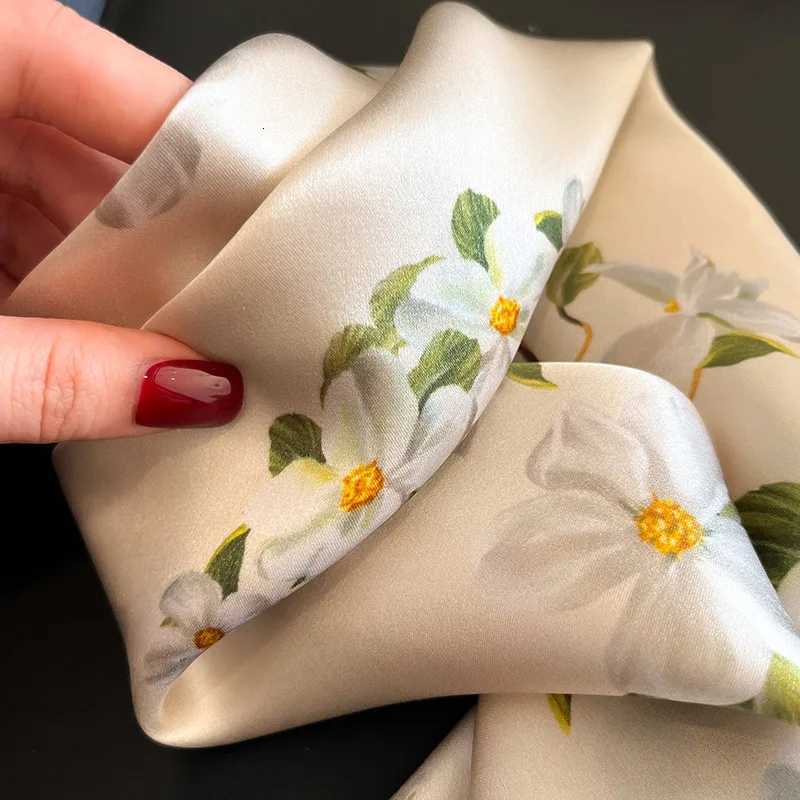 1pcs 70cm Lily Flower Pattern Silk Scarf Women Simulated Silk Fresh and Fashionable Versatile Headwear Clothing and Square Scarf Z260330