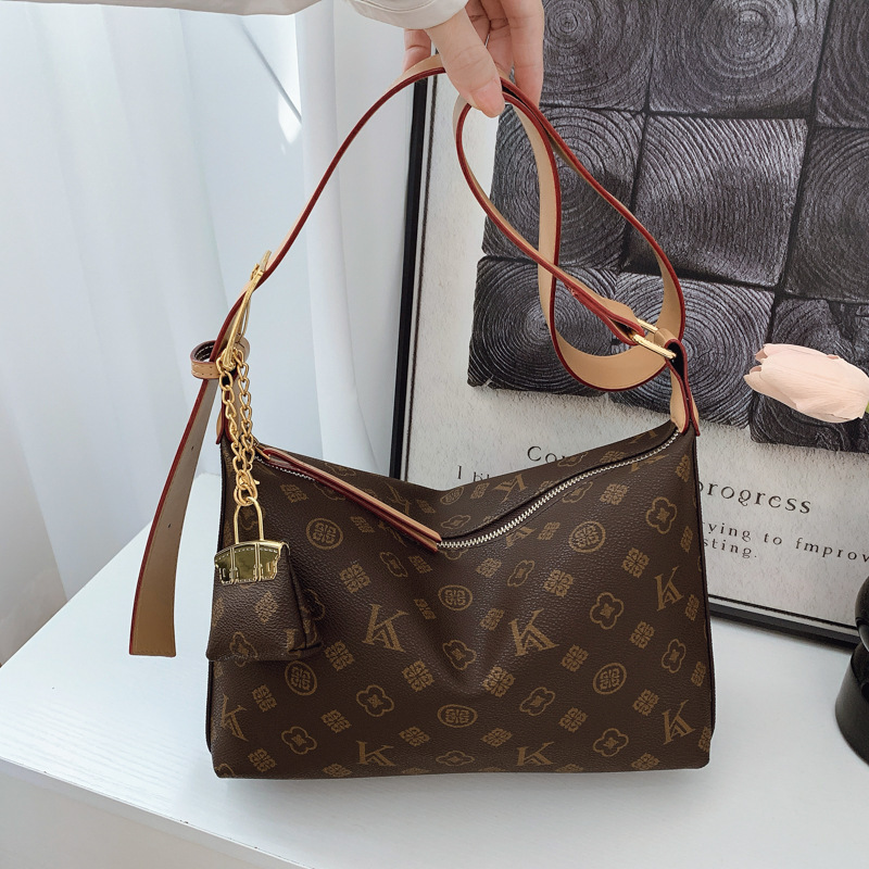 Lady's Fantasy Luxury Designer Large-capacity commuter tote for women, 2026 new fashion retro shoulder underarm bag, elegant light luxury crossbo