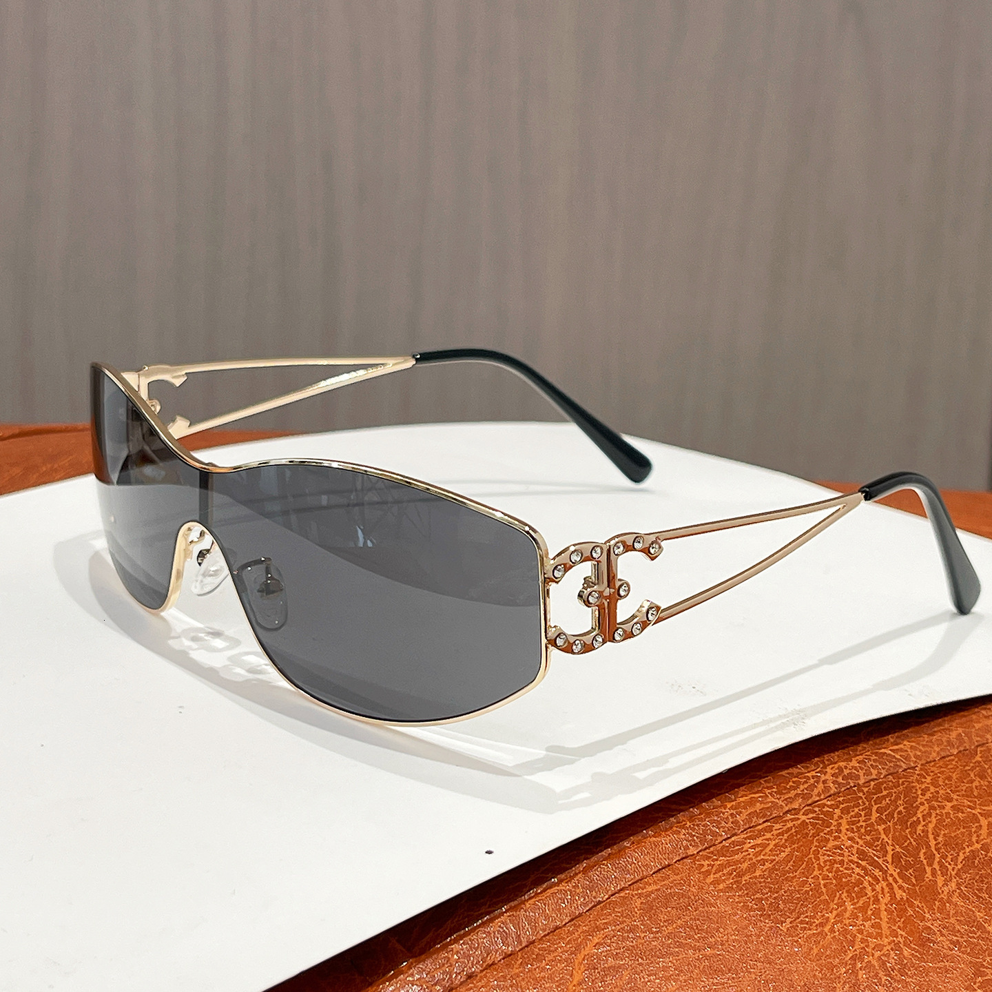 Luxury Brand Designer Sunglasses Style Vintage Double C Sparkling Diamond Sunglasses Large Frame One-Piece Lens Silver Frame Metal Inlaid Diamond Sung