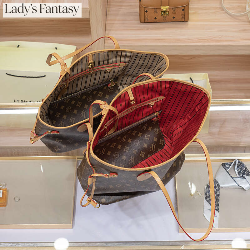 Lady's Fantasy Large Capacity Tote Bag for Women, Niche Single Shoulder Bag, New Autumn Winter Commuter Design,