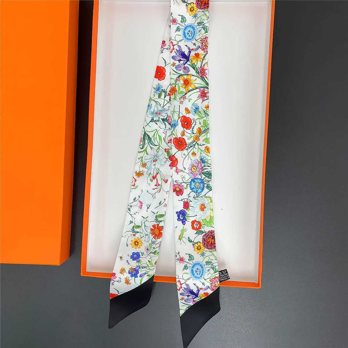 2024 New Design Small Flower Brand Silk Scarf Luxury Scarf Wen Foard Skinny Bag Scarves Neckerchief Fashion Hair band X260328