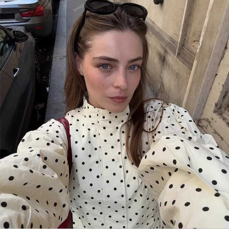TARUXY Fashion Polka Dot Print Jacket Coat Womens Stand Collar Long Sleeved Workwear Coat Ins Hot Short Casual Female JacketsT260328