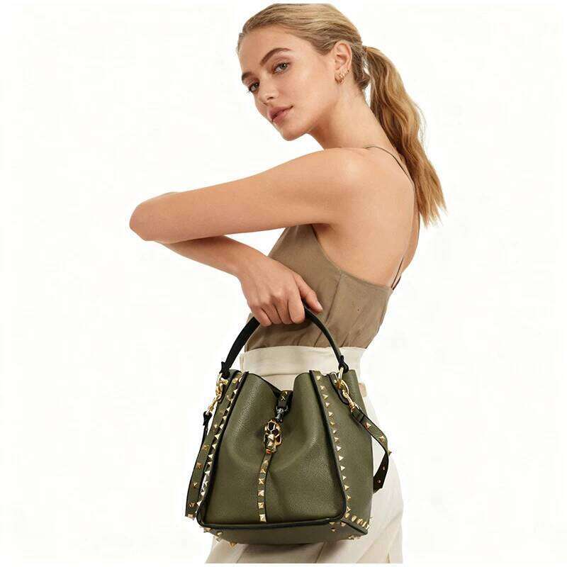 Luxury Genuine Leather Tiger Head Rivet Shoulder Bag With Inner Pocket Metal Studded Tote Bag Women Soft Bucket Handbag QIBALIANGPIN