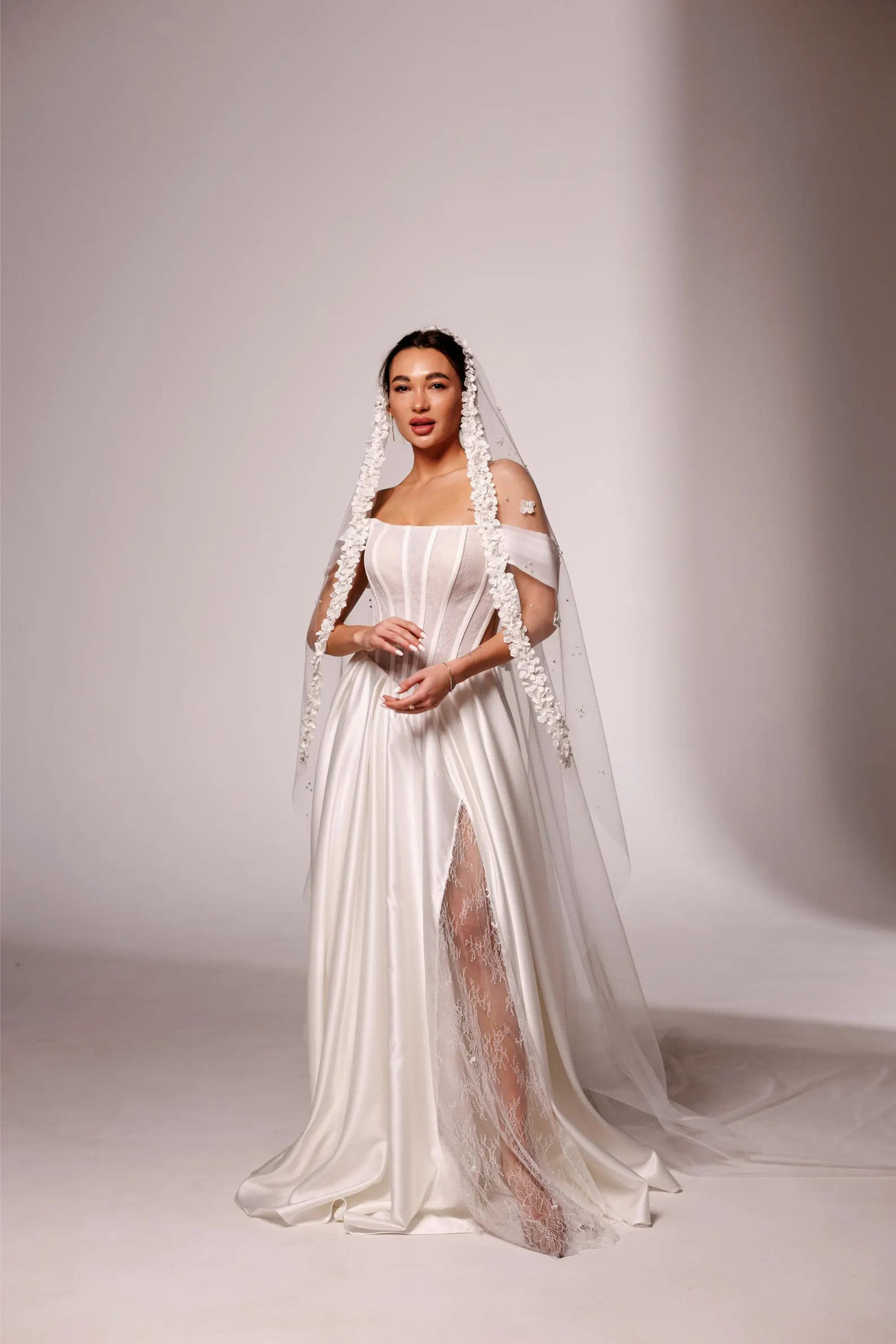 Fashion Bridal Veils Long Appliques Lace Wedding Veil 1 Layer 3 Meters Long Tulle For Brides Hair Accessories Custom Made
