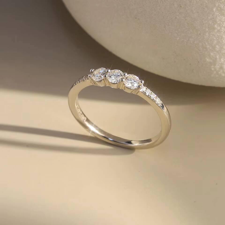 MILO MLSMR12 925 Sterling Silver Round Cut D Color VVS Moissanite Wedding Band Classic Brilliant Jewelry for Women