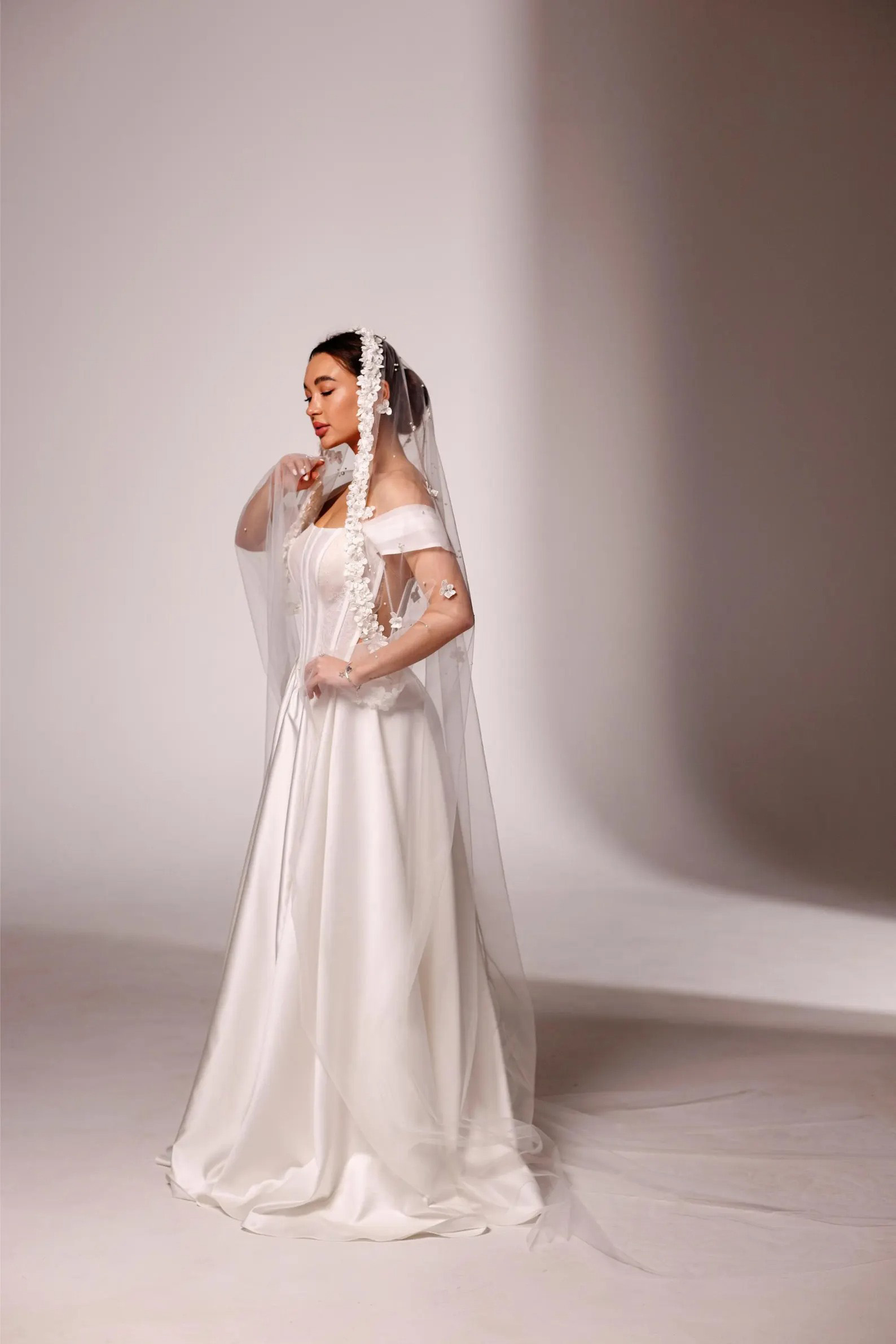 Fashion Bridal Veils Long Appliques Lace Wedding Veil 1 Layer 3 Meters Long Tulle For Brides Hair Accessories Custom Made