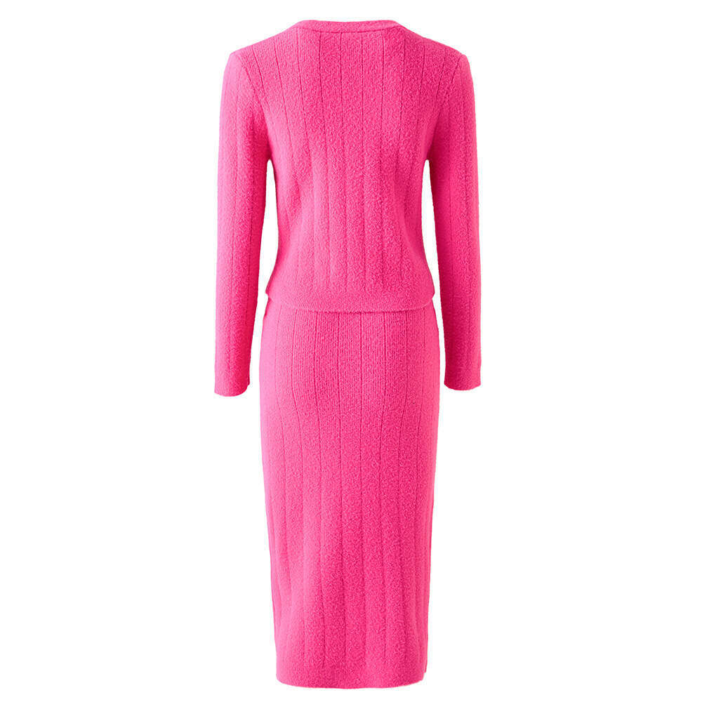 2026 Autumn/Winter New Designer French Light Luxury Gentle Style V-neck Knitted Sweater with g25 Tight Skirt