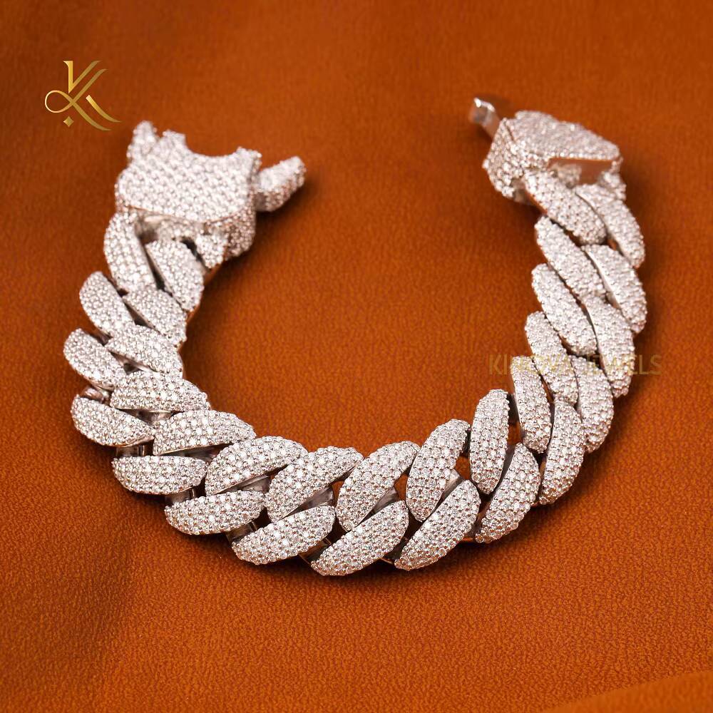 Elegant Charm Cuban Bracelets With Moissanite Diamond Design For Women Featuring Radiant Shine And Timeless Wrist Appeal