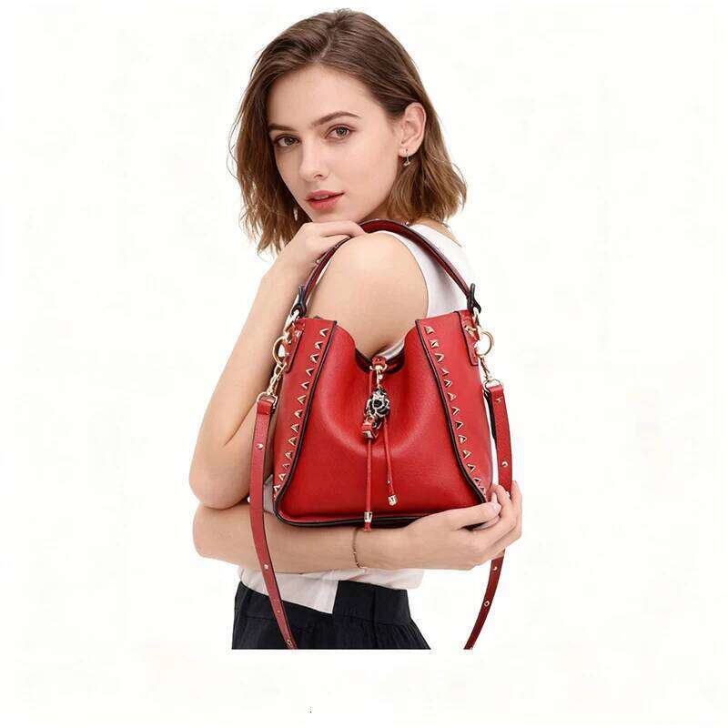 Luxury Genuine Leather Tiger Head Rivet Shoulder Bag With Inner Pocket Metal Studded Tote Bag Women Soft Bucket Handbag Liksusie