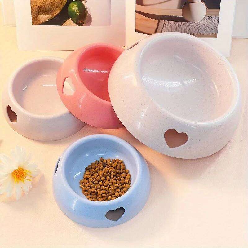 Large-sized Heart-shaped Hollow Plastic Dog Cat Feeding and Watering Single High-quality Pet Bowl 26W0330