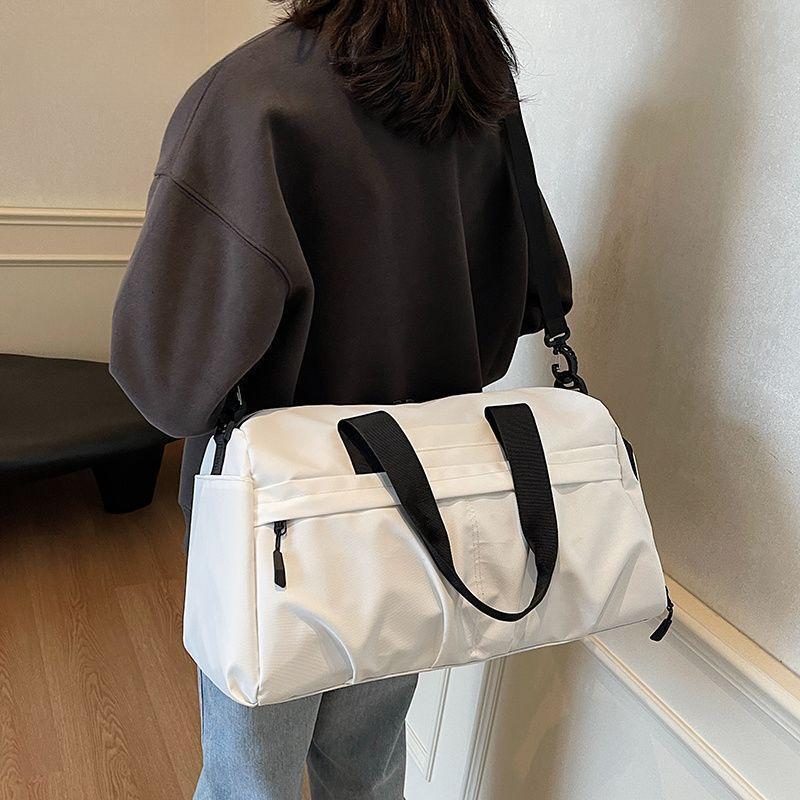 fashion handbag for short trips, 2026 new model, stylish, large-capacity, lightweight crossbody gym storage bag, travel bag