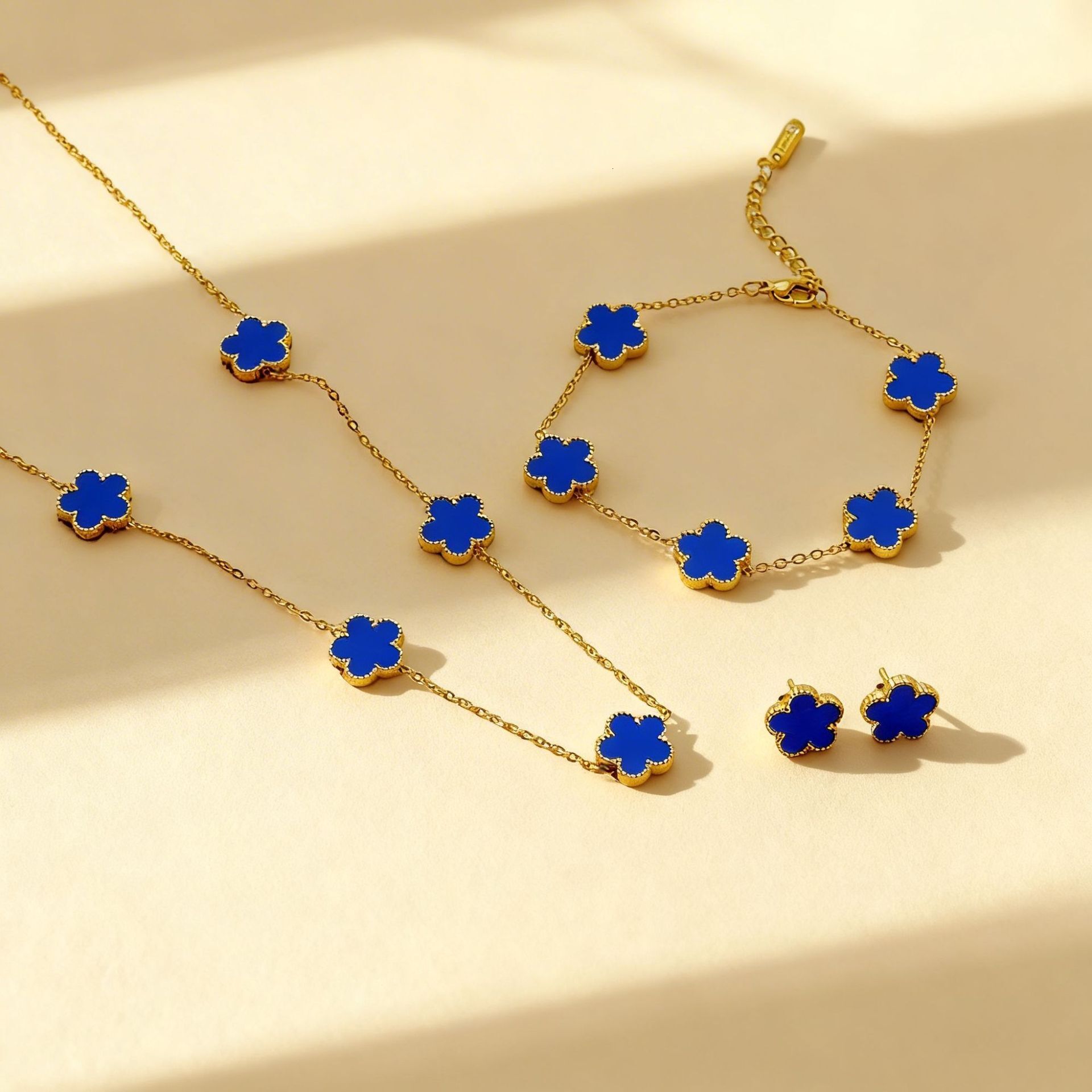 Designer Luxurious New Women's Exclusive Light Luxury High-end Double-sided Five-leaf Clover Necklace, Bracelet And Stud Earrings Set