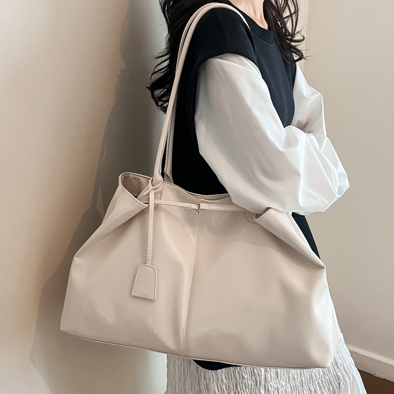 2026 New High end Large Capacity Women's Handbag, New Multi functional Commuter Crossbody Bag, Popular Shoulder Bag, Designer Bag