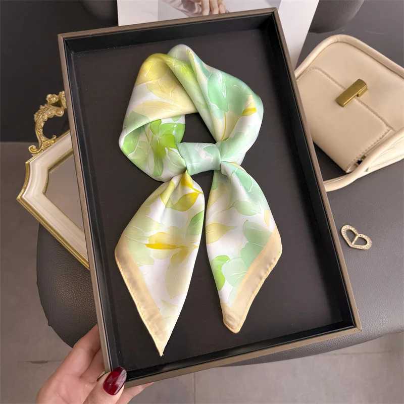 2026 New Floral Print Silk Square Scarfs for Wen Decorate Neck Ties Kerchief Lady Summer Beach Hijab Fem Neckerchief Wraps X260328