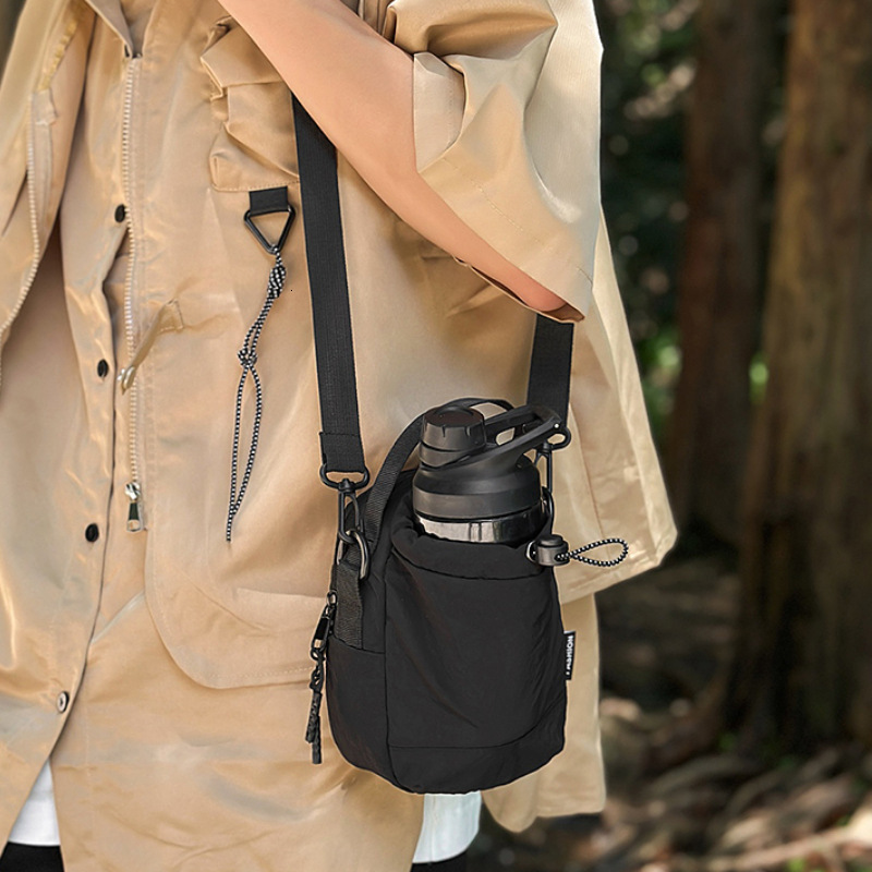 2025 New Phone Functional Style Can Hold Drawstring Design Sports Handheld Crossbody Women Water Bottle Bag