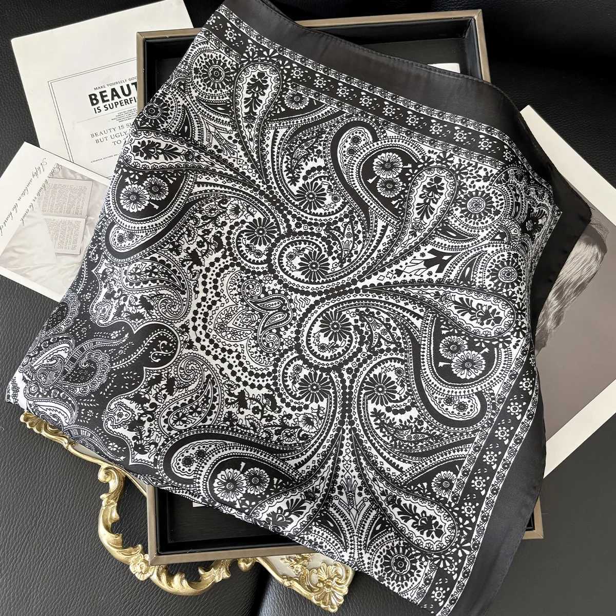 Luxury Rose Print Brand Scarves Soft Satin Square Scarves Neckerchief Wen Shawls Hijab Scarf Bandana 70X70CM X260328