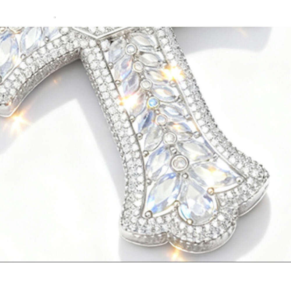 Necklace Pendant With High End Feel New Fashion Hip Hop Diamond Studded Oversized Cross Necklace Exaggerated Accessory Designer Necklaces Luxury Jewel