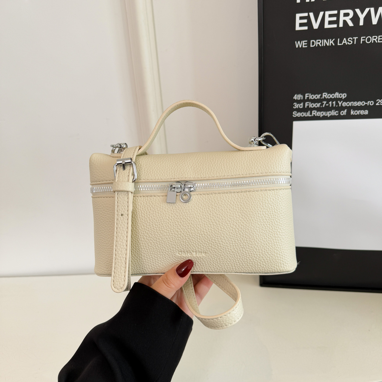 New Korean-style trendy niche small square handbag commuting, versatile and simple crossbody bag for women, model