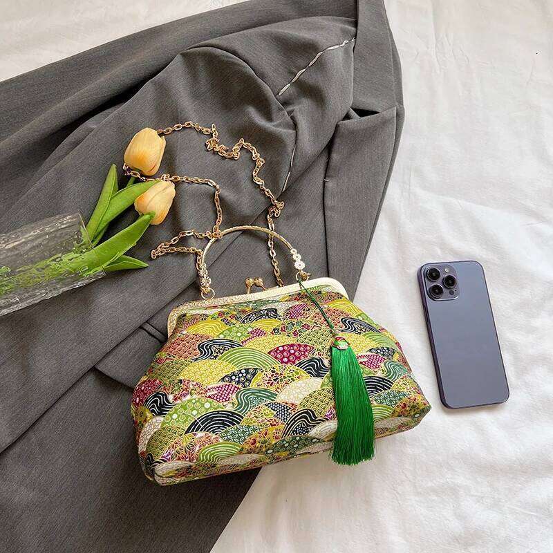 Chinese Embroidery Vintage Embroidered Women's Shoulder Bags Elegant Metal Top Handle Purse With Adjustable Chain Strap Party Clutch Handbag Wall