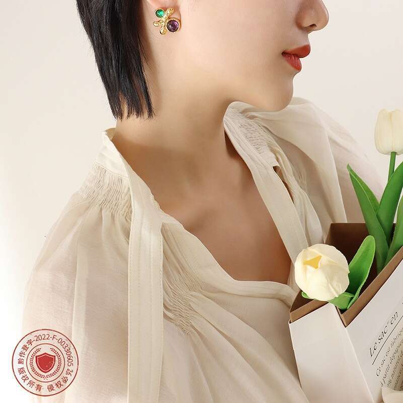 Fashionable Red And Green Gemstone Inlaid Niche Vintage-style Earrings, Manufacturer's Direct Shipment