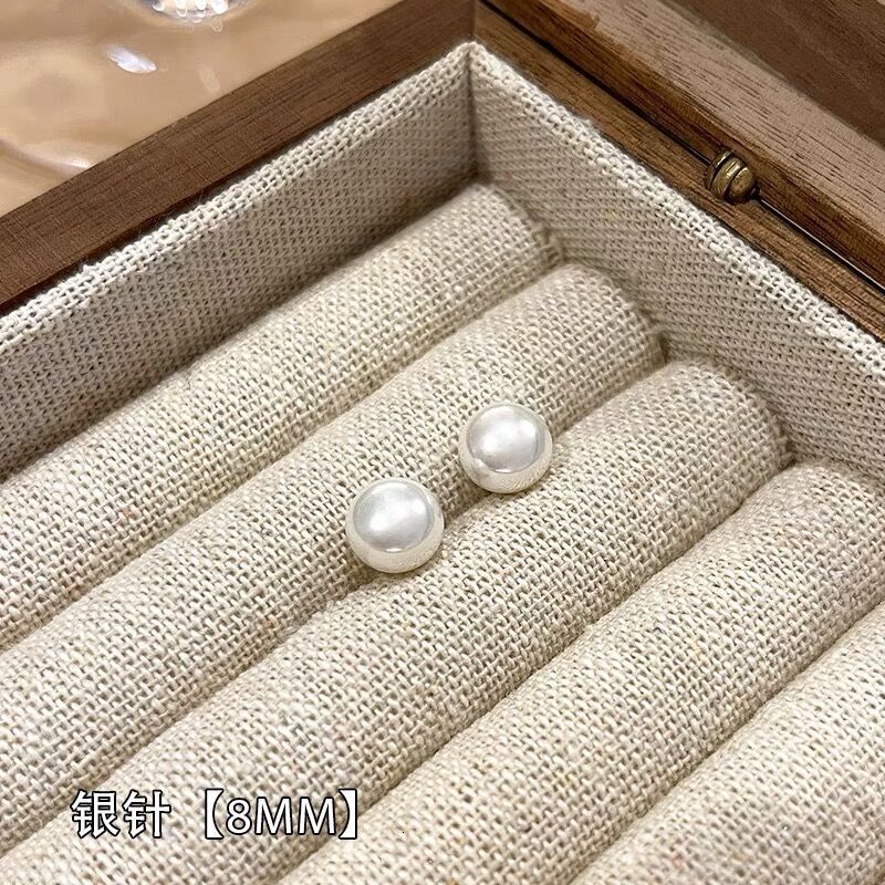 Designer luxury French-style Audrey Hepburn-pired pearl necklace for women, light luxury niche high-end clavicle chain with a unique design