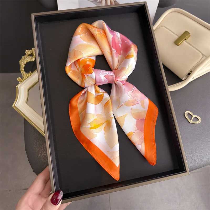2026 New Floral Print Silk Square Scarfs for Wen Decorate Neck Ties Kerchief Lady Summer Beach Hijab Fem Neckerchief Wraps X260328
