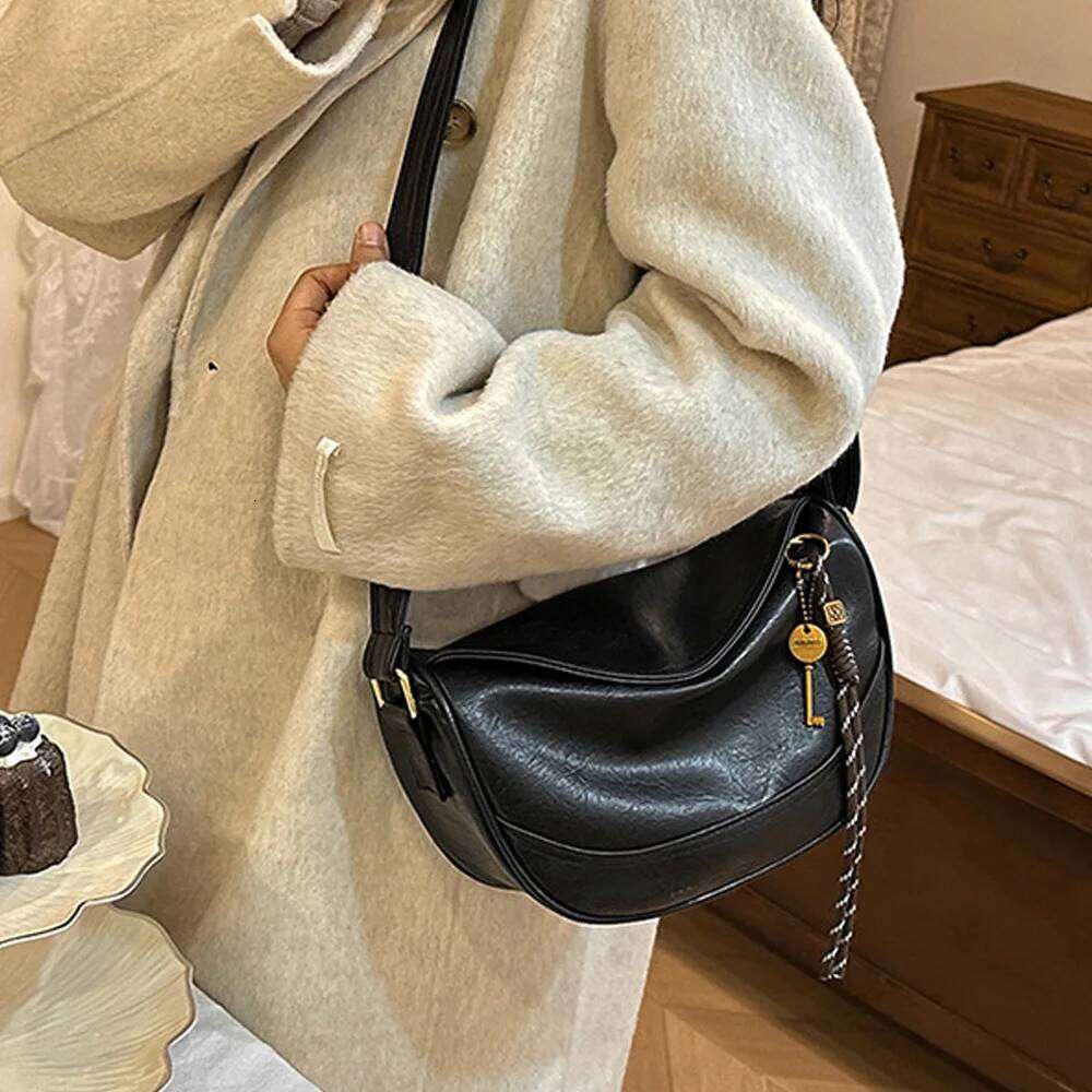 Casual And Fashionable Dumpling For Women New Retro Versatile High End Texture Single Shoulder Diagonal Cross Bag QIBALIANGPIN
