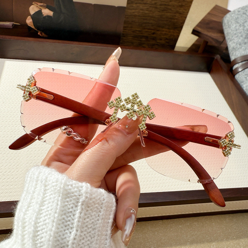 Fashion Metal Starry Sky Designer Sunglasses Luxury Brand Women's Accessories New Cross Diamond Inlaid Frameless Wood Grain Outdoor Cycling Glass