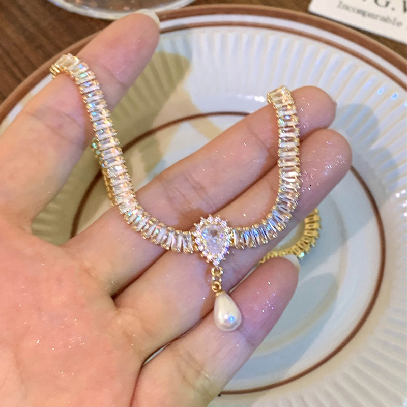Designer luxury French Hepburn Style Zircon Necklace Light Luxury Niche High-end Design Sense Water Drop Pearl Clavicle Chain Celebrity Choker