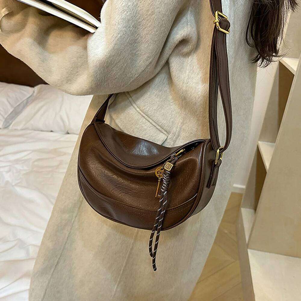 Casual And Fashionable Dumpling For Women New Retro Versatile High End Texture Single Shoulder Diagonal Cross Bag QIBALIANGPIN