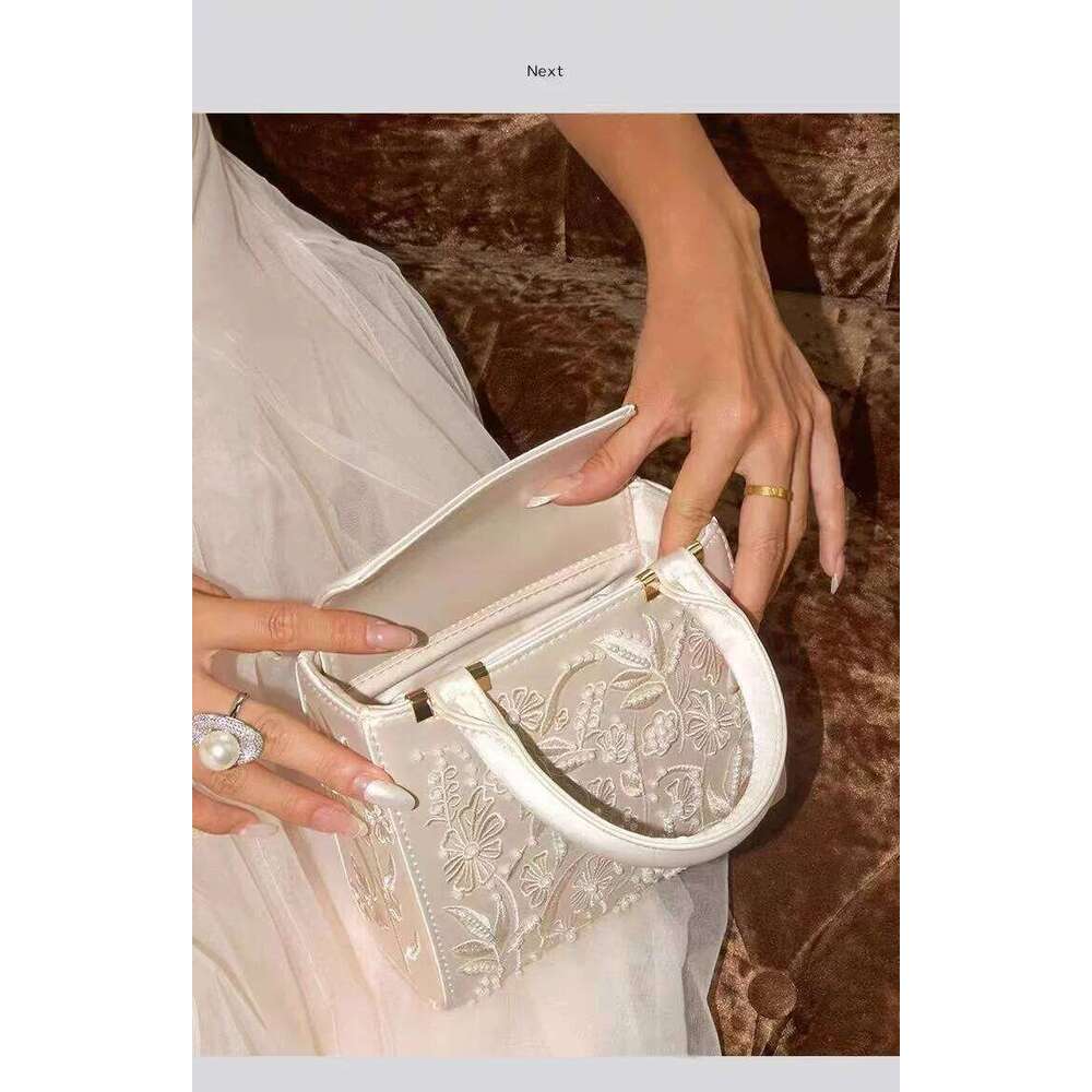 Chinese Embroidery Elegant Soft Pearl Embroidery Fashion Handbag Silk Cheongsam Evening Clutch Chain Shoulder Bag Urban Minimalist Style Tote Chic