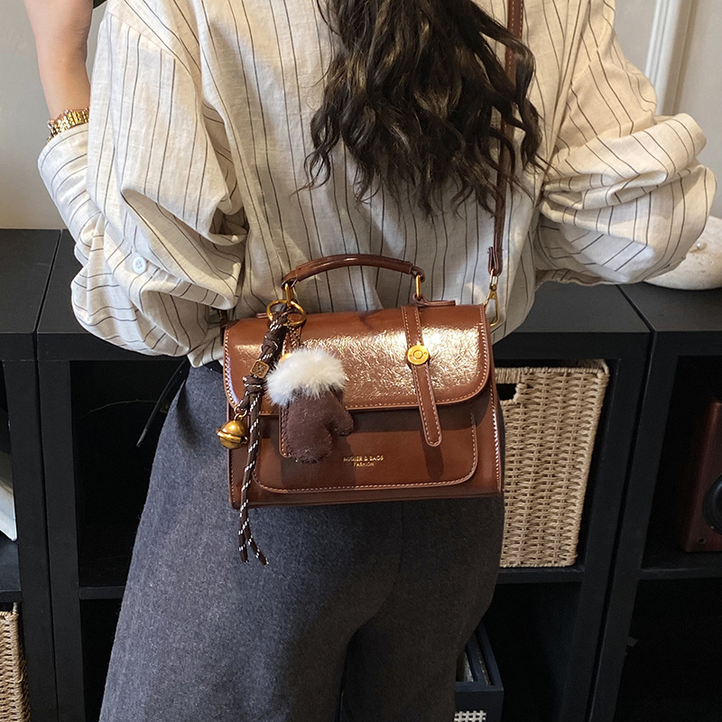 Vintage College-Style Design Cambridge Bag, Versatile Commuting Daily Handbag, Light Luxury Personalized Niche Crossbody Bag