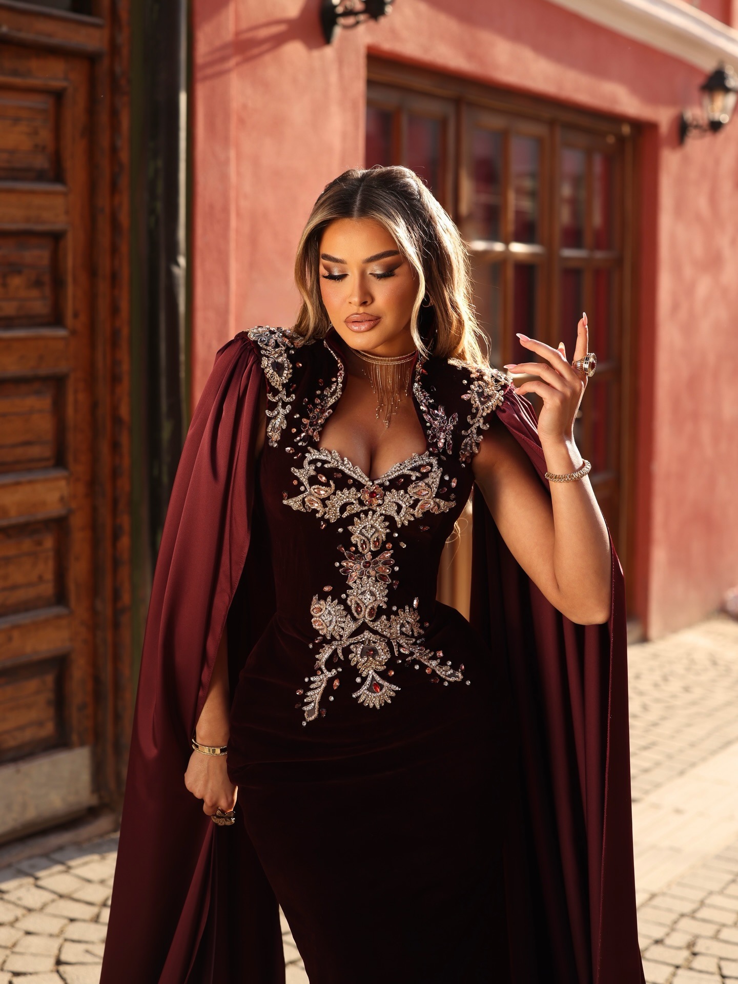 Velvet Prom Dress V-Neck Bridal Dress Sexy Cape Sleeve Crystal Sequins Lace Evening Dress Floor Length Party Gown Customized vestido de novia