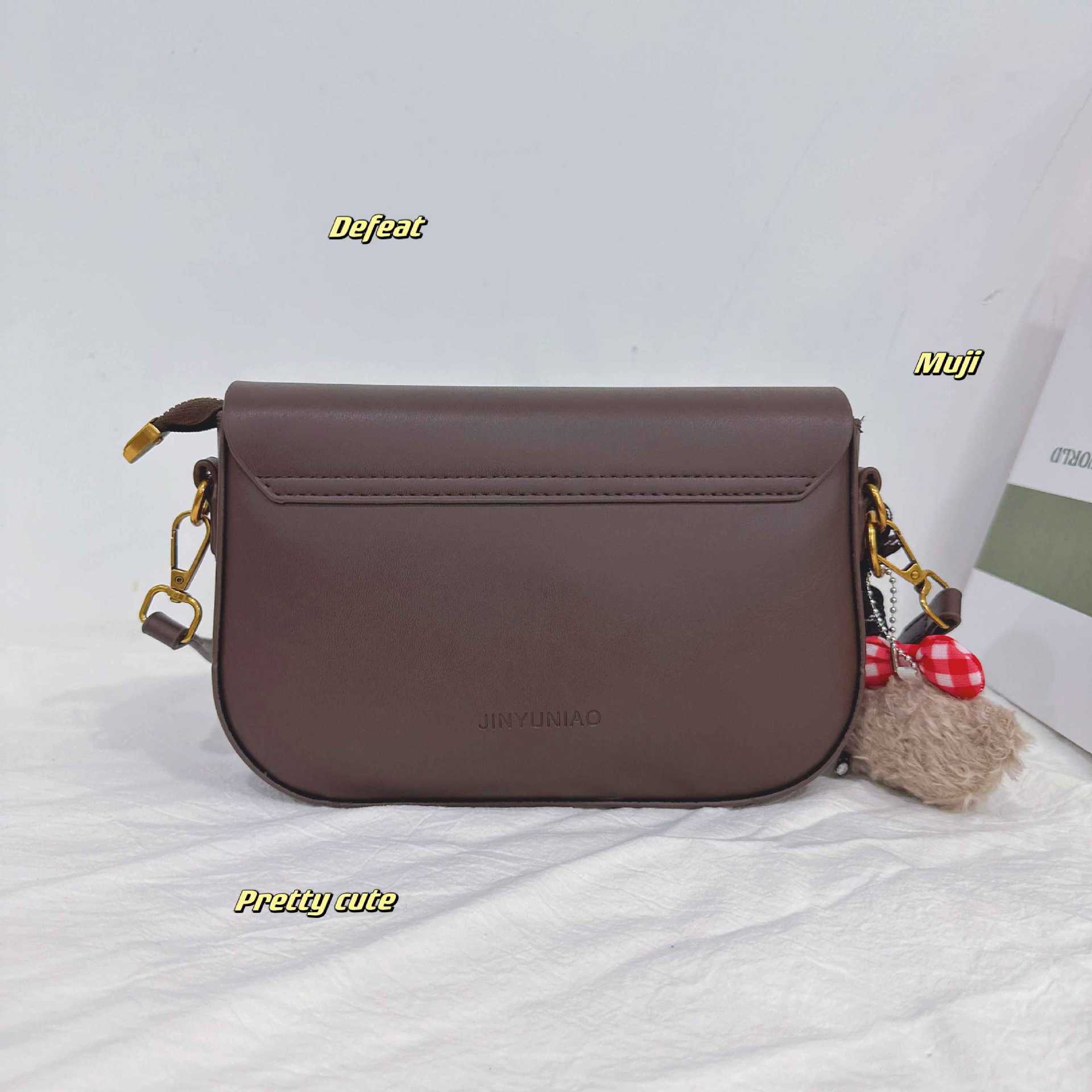 black chocolate popular among female influencers, high aesthetic value, chocolate-colored crossbody bag, 2025 new women's shoulder bag