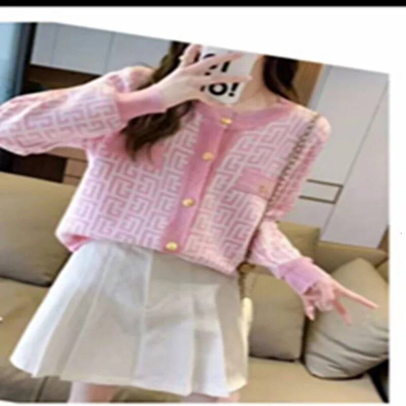 Contrast Color Knitted Cardigan for Women in Autumn New High-end Fashion Style Slim Long-sleeved Sweater Jacket